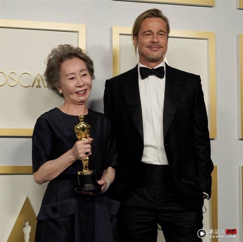 第94届奥斯卡金像奖最佳女配角得主尹汝贞（左）。（图／美联社／达志影像）